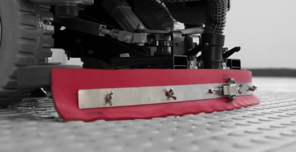 How to operate a driving floor scrubber correctly