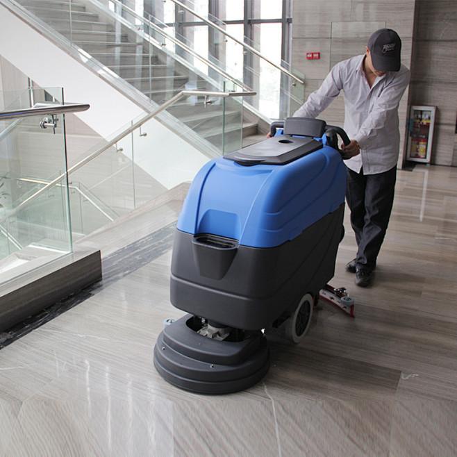 Precautions for using floor scrubbers for shopping mall cleaning